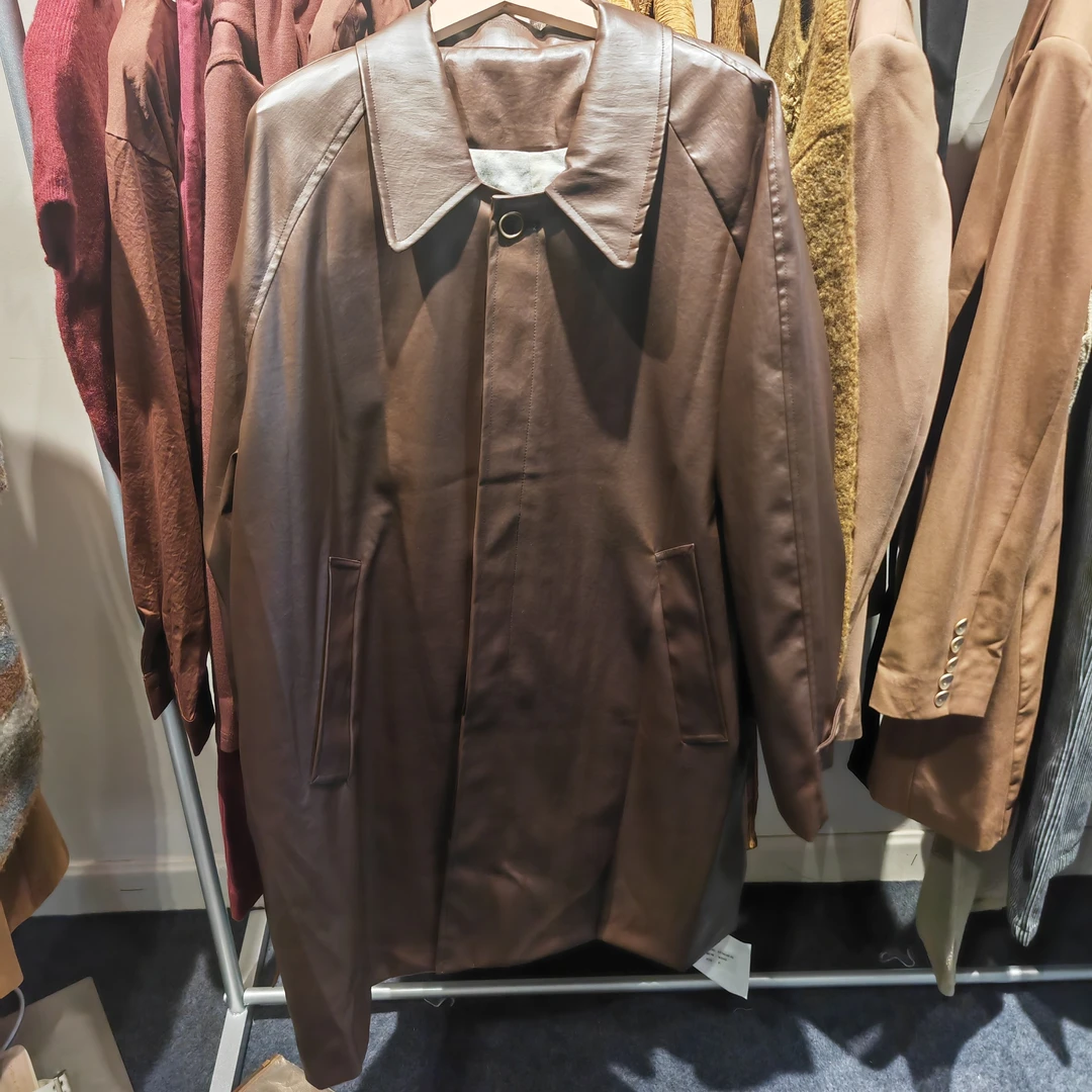 看主播讲解扣号拍英伦风中长款黑色皮衣外套女新款