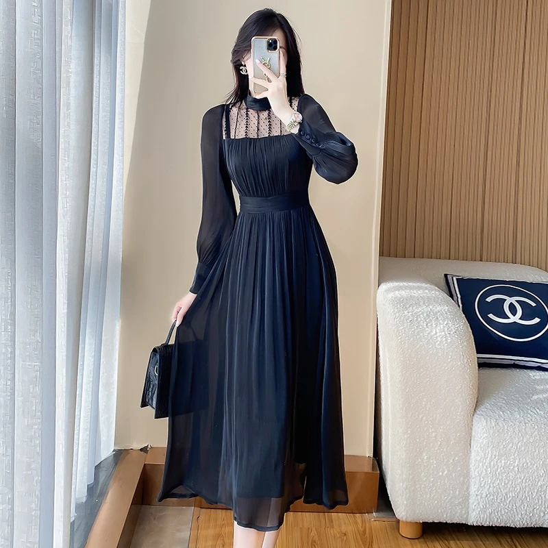 新款法式连衣裙2024春装新款超好看黑色连衣裙高级感收腰褶皱裙子