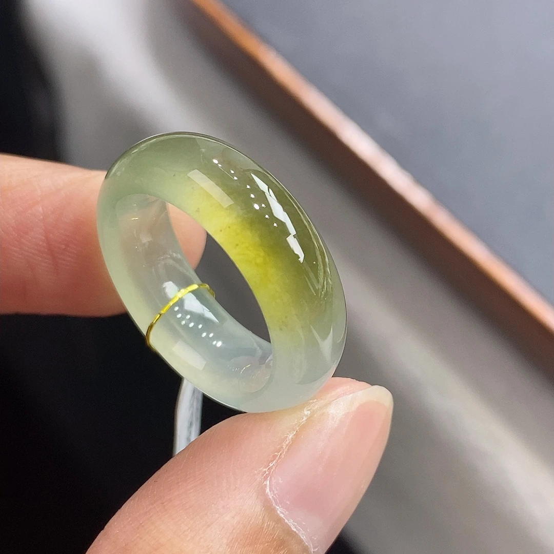 四会 缅甸天然A货 11号圈老坑冰种亮黄色翡翠戒指环15.8mm