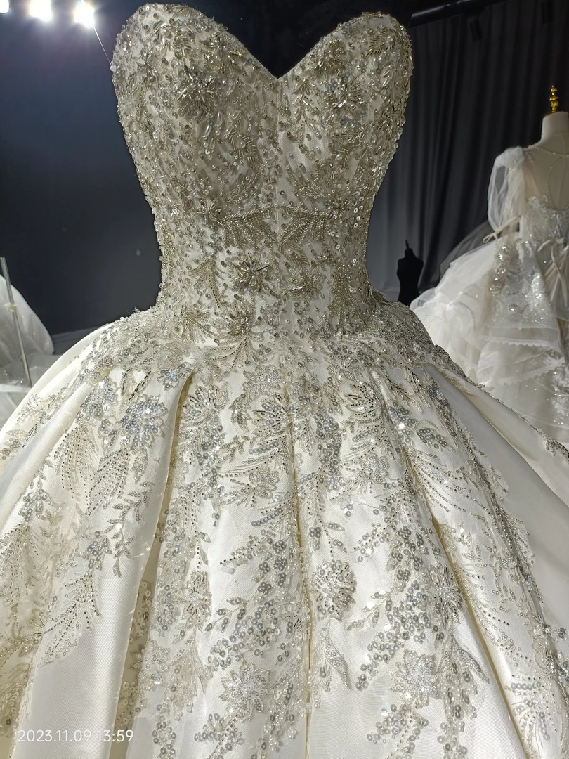 一字肩抹胸重工奢华大拖尾新娘主婚纱