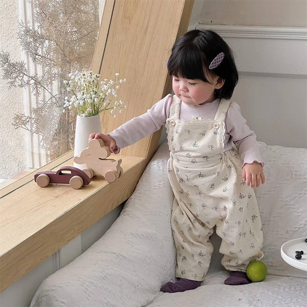 现！婴儿衣服春秋套装洋气女宝宝碎花背带裤两件套森系婴幼儿连体