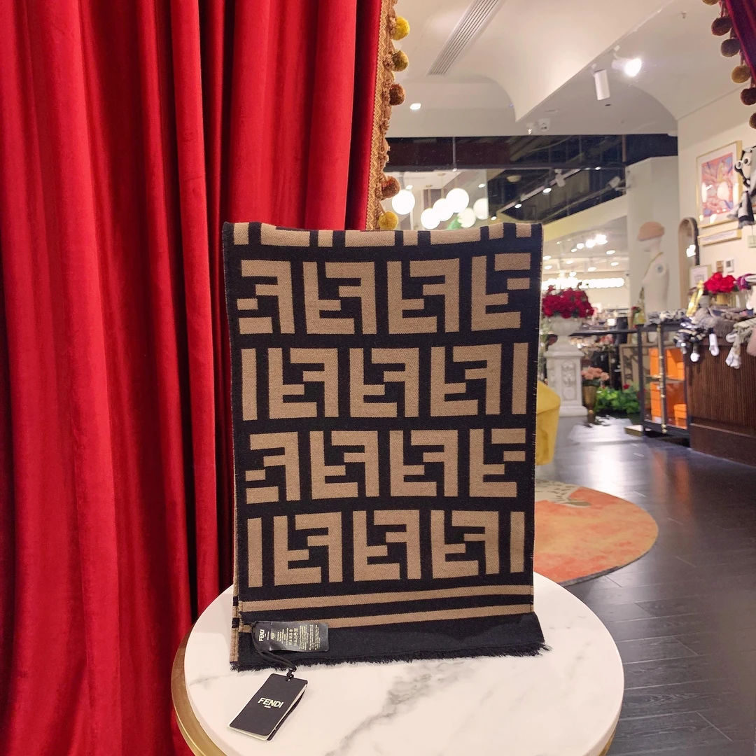 95新 FENDI/芬迪 GGS芬迪双F羊毛围巾46912883