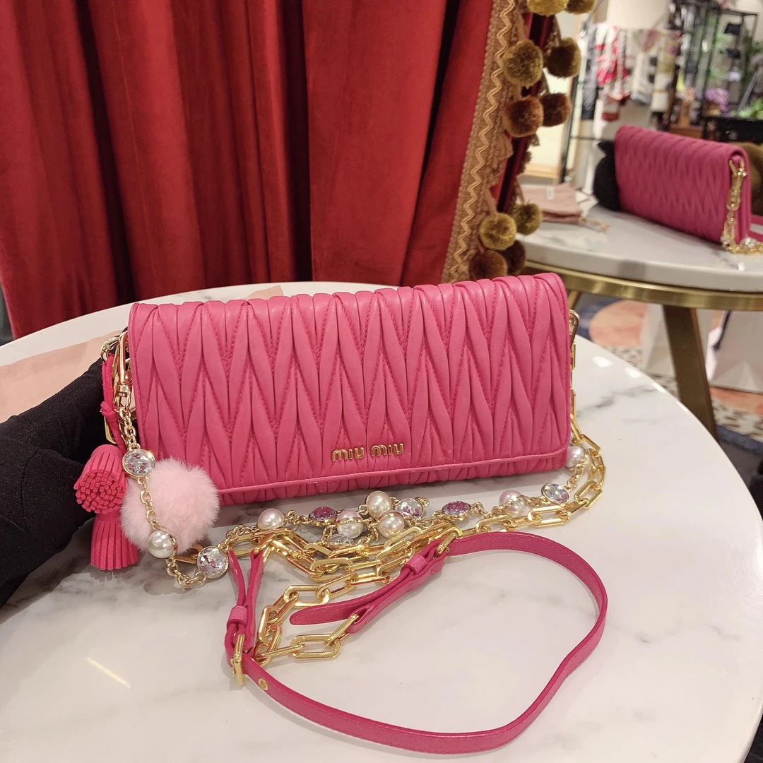 95新 MIU MIU/缪缪 GGS缪缪褶皱链条包玫红色金扣羊皮49052164