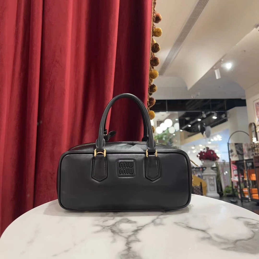 95新  GGS缪缪保龄球中号黑金牛皮芯片款52493725