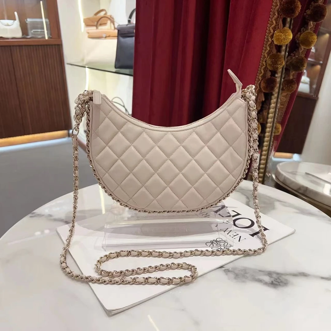 95新 Chanel/香奈儿 GGS香奈儿23p奶茶色金扣月牙单肩包/36795323