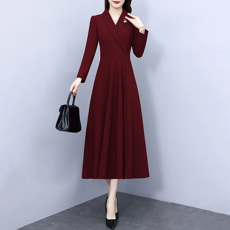 配大衣长袖春秋冬连衣裙2025年新款长款收腰显瘦洋气质红色长裙子