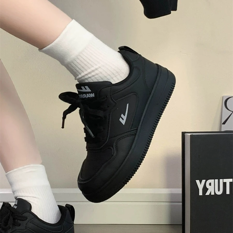 回力厚底小黑鞋女2025早春新款耐脏防滑韩版百搭学生休闲运动板鞋