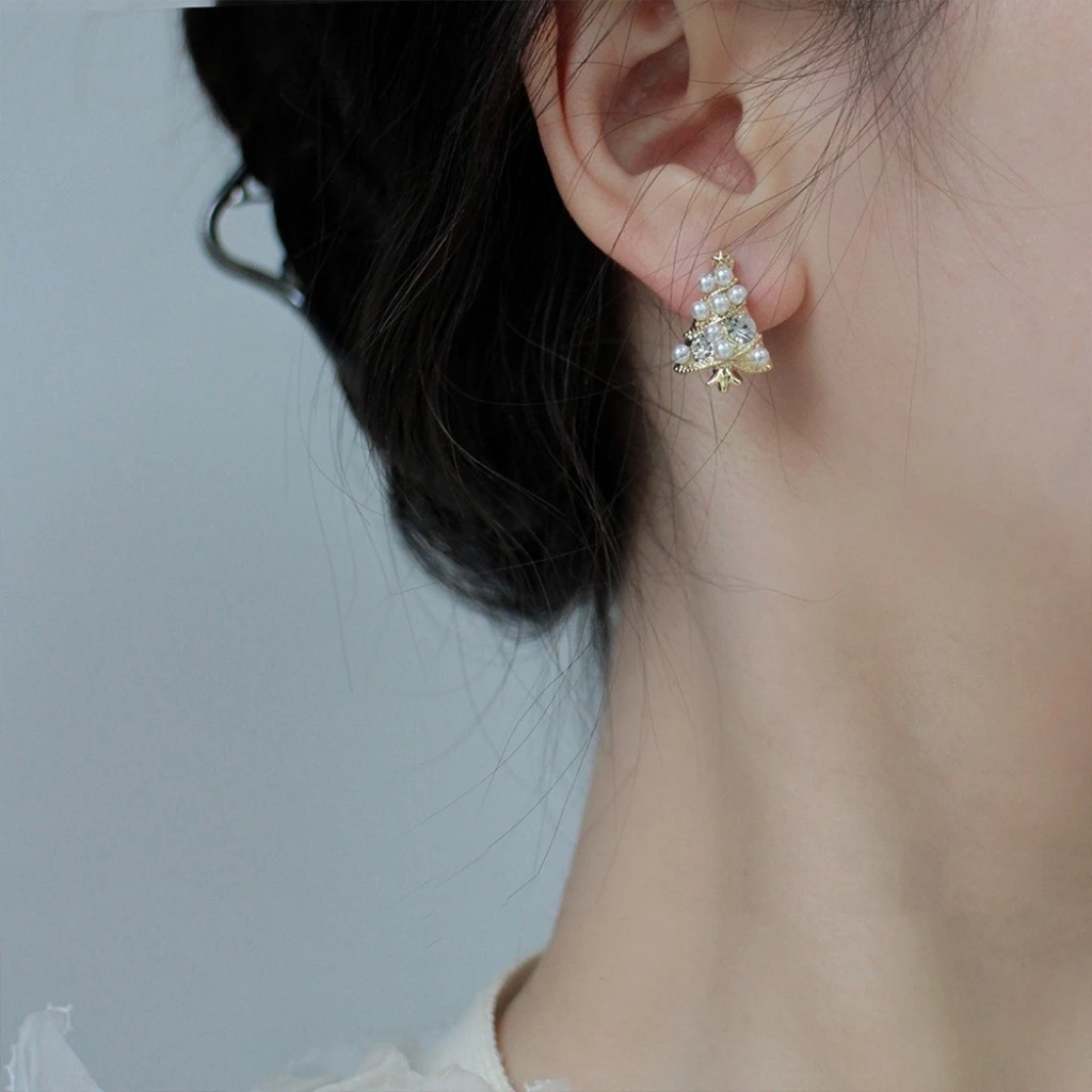 铜合金仿珍珠耳饰 圣诞假日不对称设计圣诞树铃铛珍珠蚊香盘耳夹