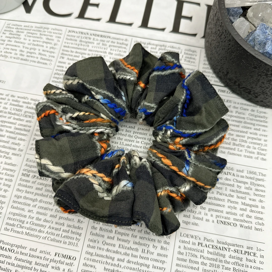 Mi33 韩版饰品 复古彩色毛线缠绕格子大肠发绳发圈 Q18063018