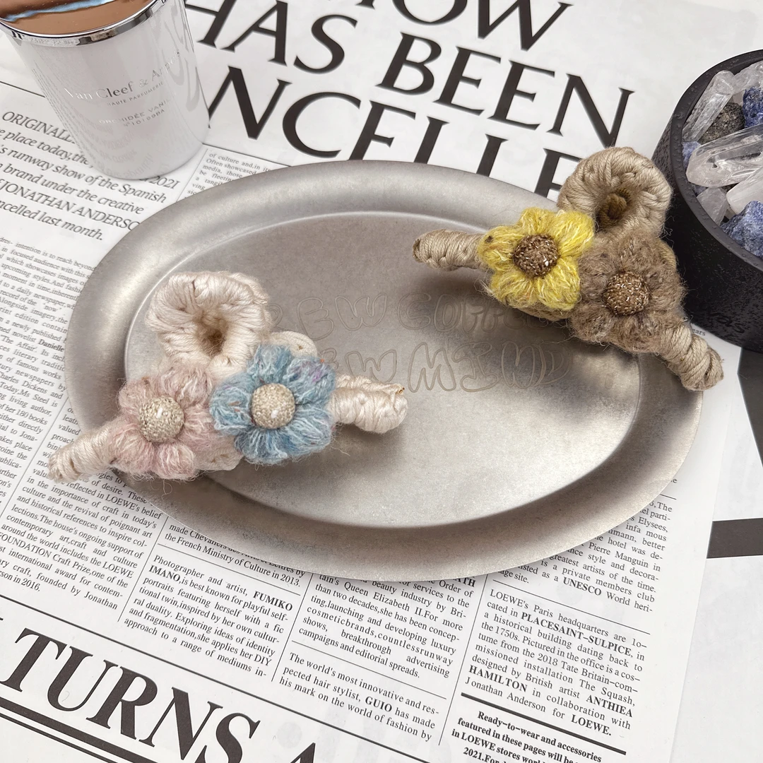 Mi33 毛绒花朵AB面鲨鱼夹抓夹 Z30057Z65