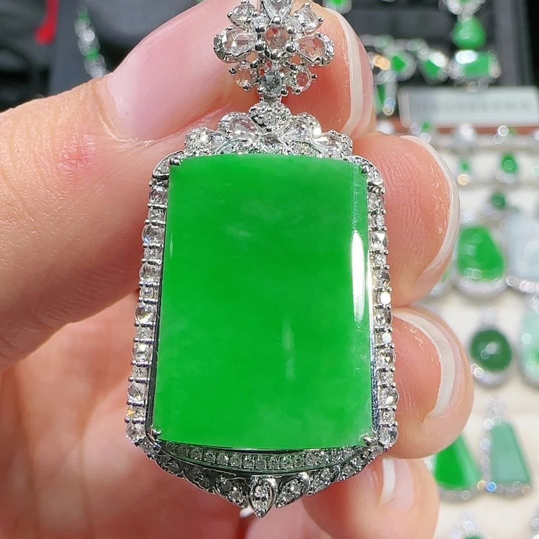 翡翠吊坠(不含链)18K金镶嵌