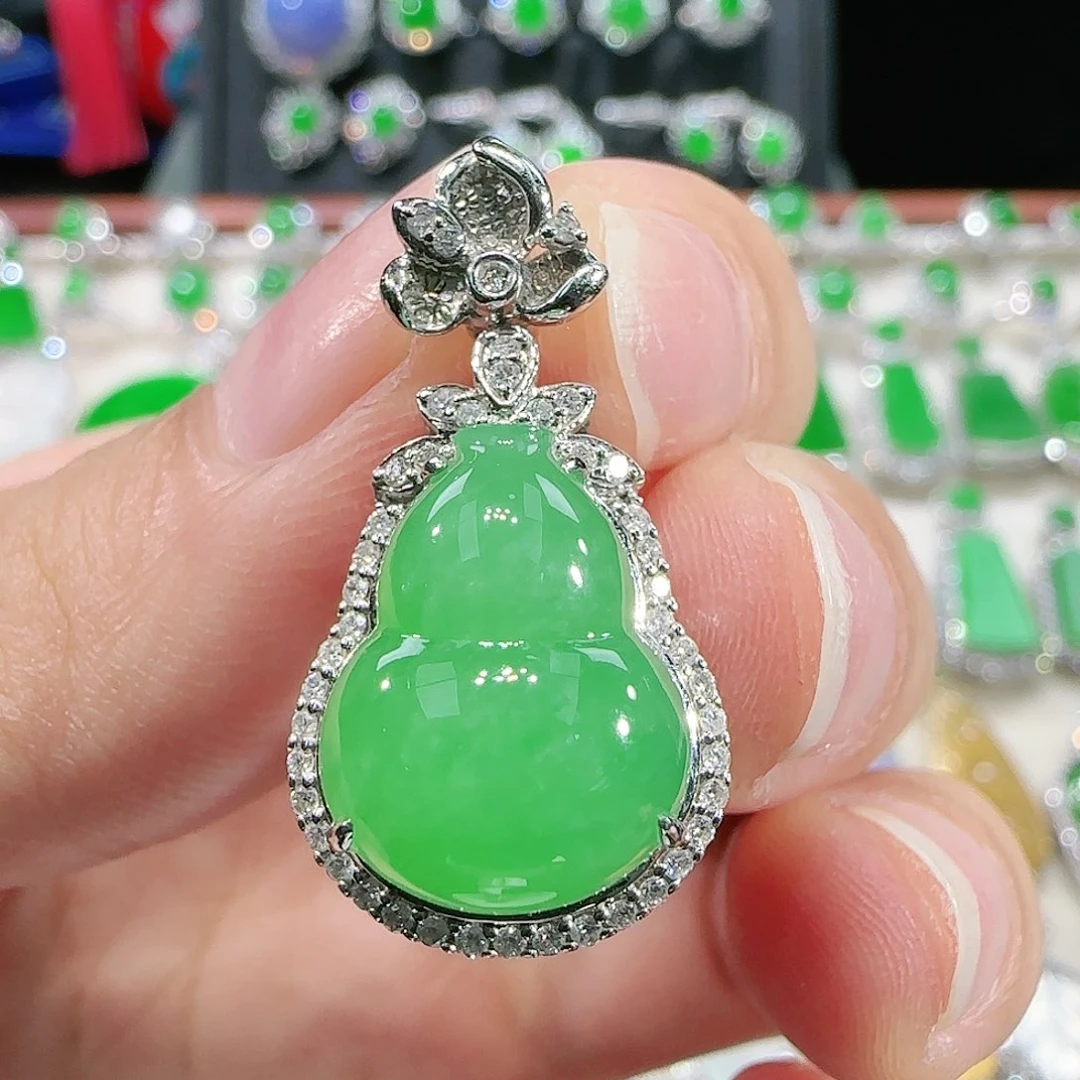 翡翠吊坠(不含链)18K金镶嵌