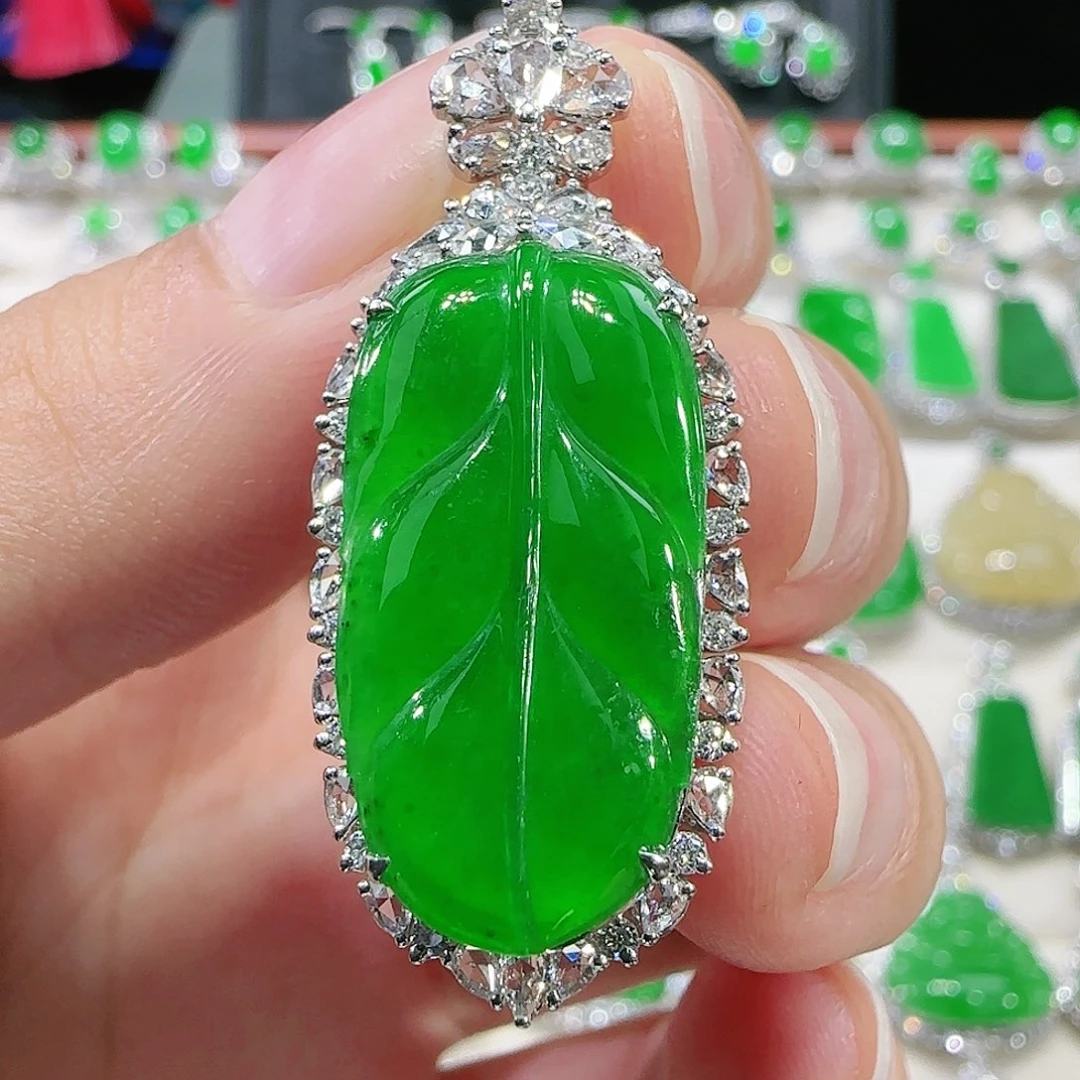 翡翠吊坠(不含链)18K金镶嵌