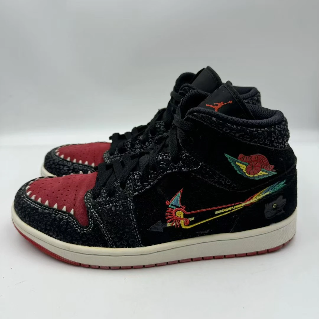 90新 43码 很新 Air Jordan 1 休闲鞋 中帮/亡灵节 公价1199