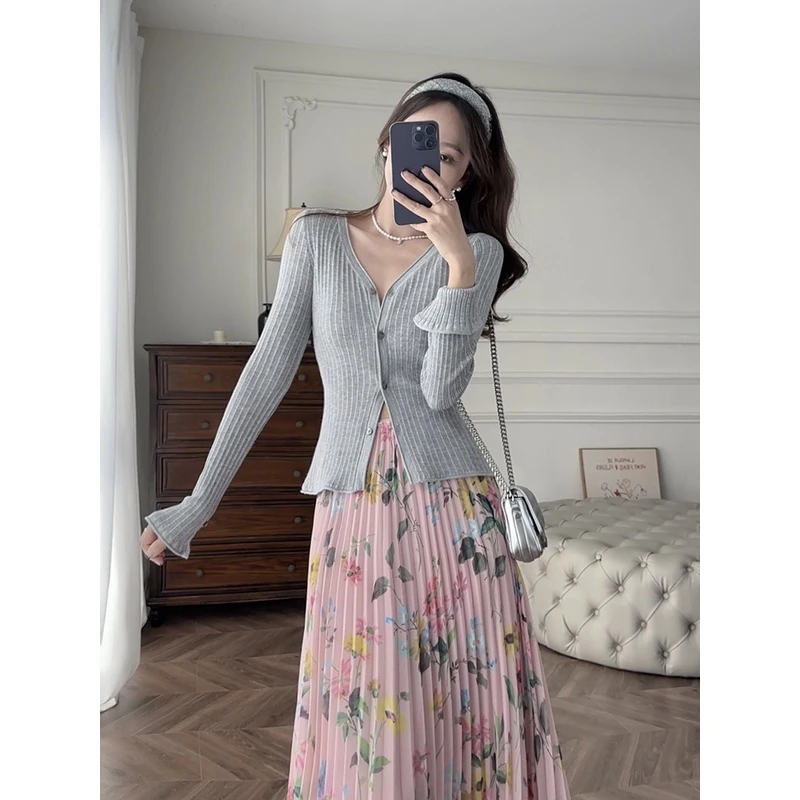 张涩涩25Spring慵懒甜心小众设计感喇叭袖坑条针织开衫