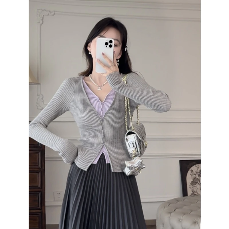 张涩涩YIER“慕斯紫薯”引起舒适的配色V领假两件灰色针织开衫