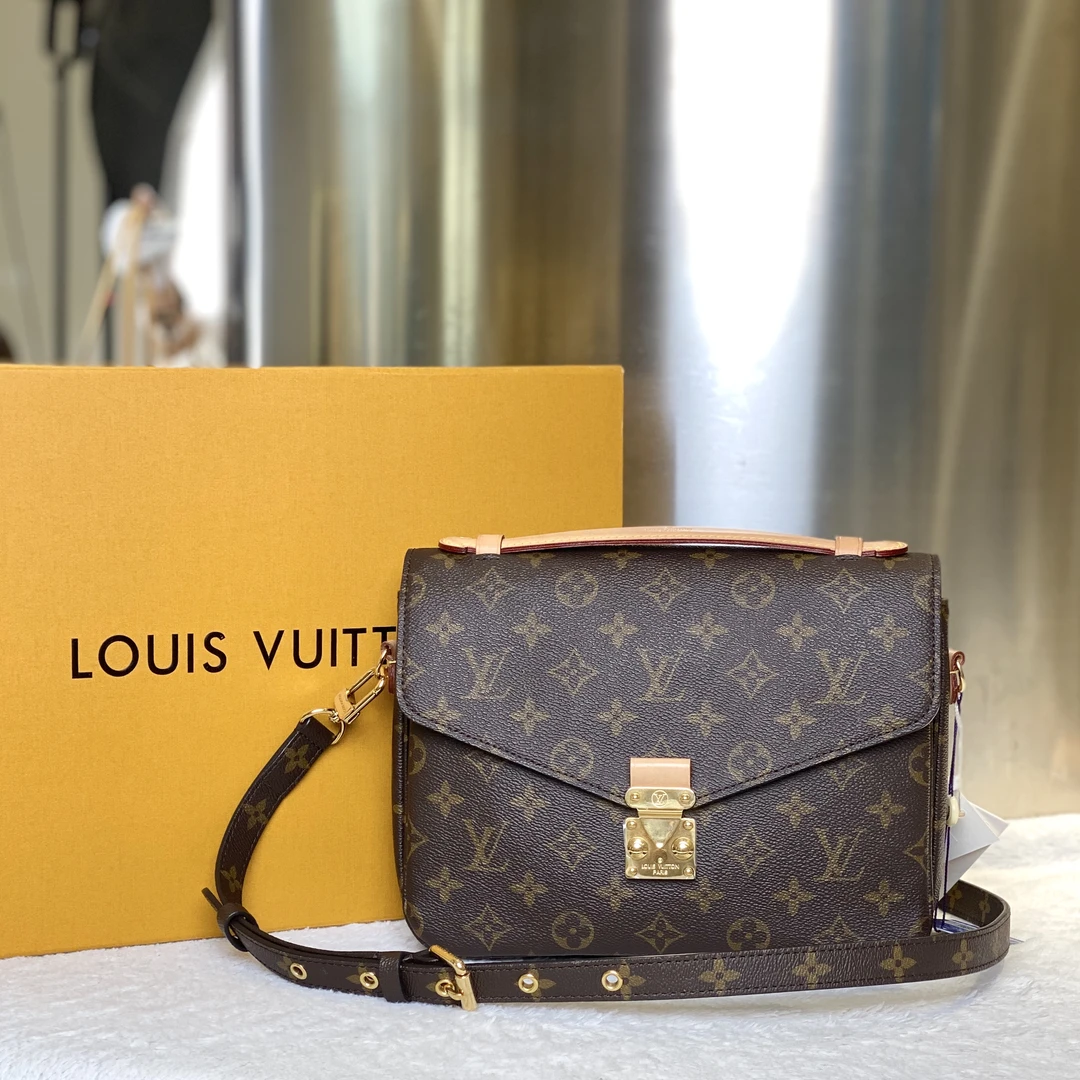 99新 LouisVuitton/路易威登 甄宝98新LV老花邮差包8200