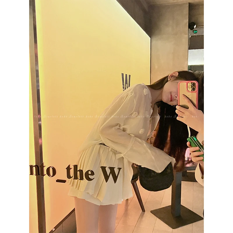 【4月】你的呵呵Scarlett 细闪光泽感花朵法式刺绣长袖衬衫