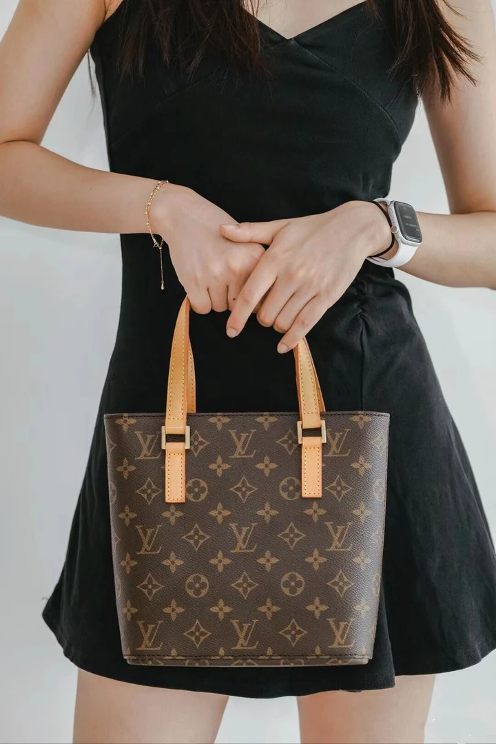 95新 LouisVuitton/路易威登 星越中古奢侈品/薇薇安小号时尚斜跨