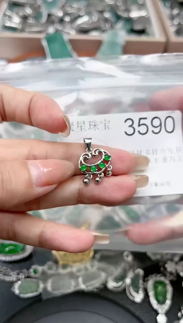 【闪购商品】翡翠颈饰未镶嵌3590(赠皮绳)