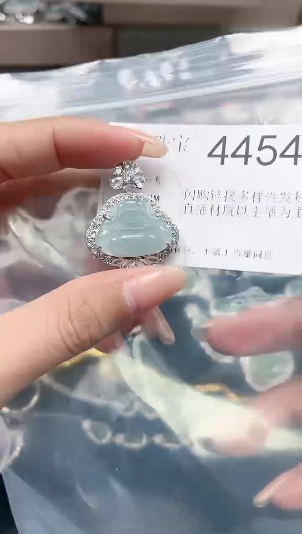 【闪购商品】翡翠颈饰未镶嵌赠皮绳4454