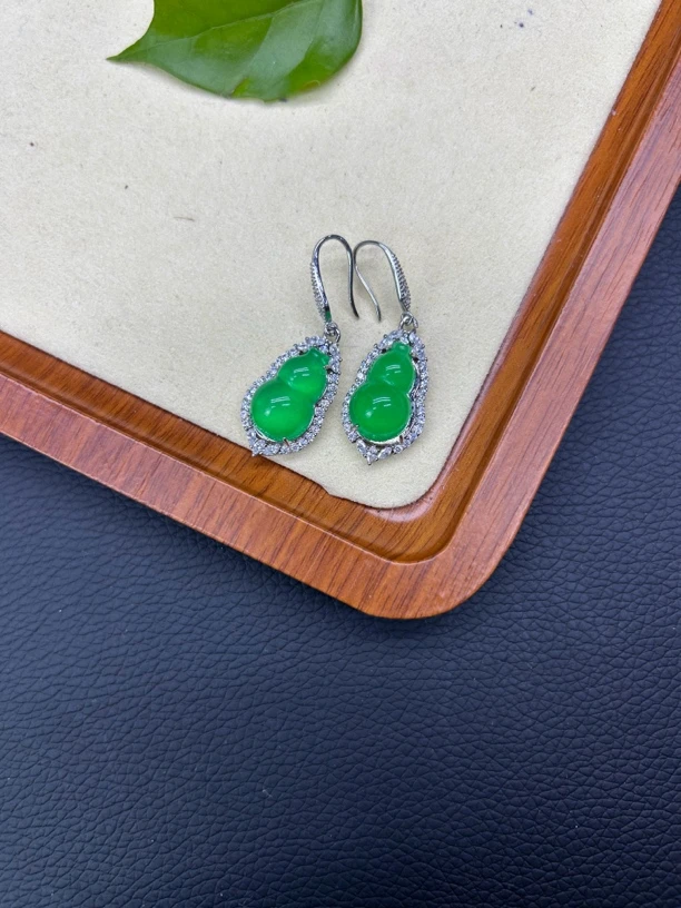 翡翠绿葫芦耳饰女款095
