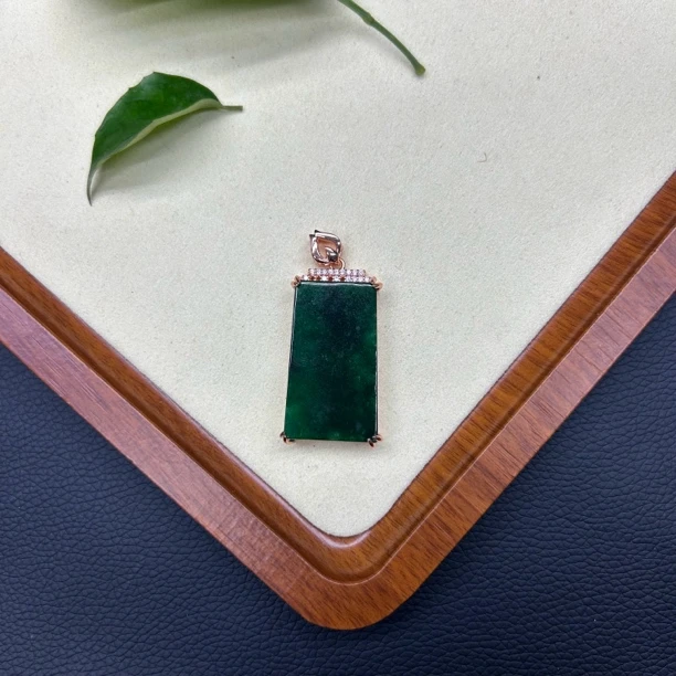 翡翠干青无事牌吊坠029