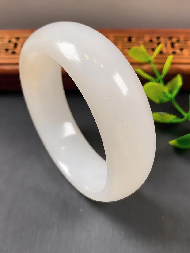【芳華珠宝】·典藏级和田羊脂白玉宽版手镯