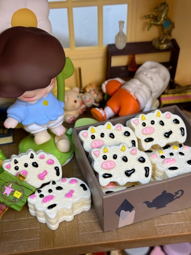 【清库存特惠买一送一】奶牛树脂食玩配件2色亮面小鱼