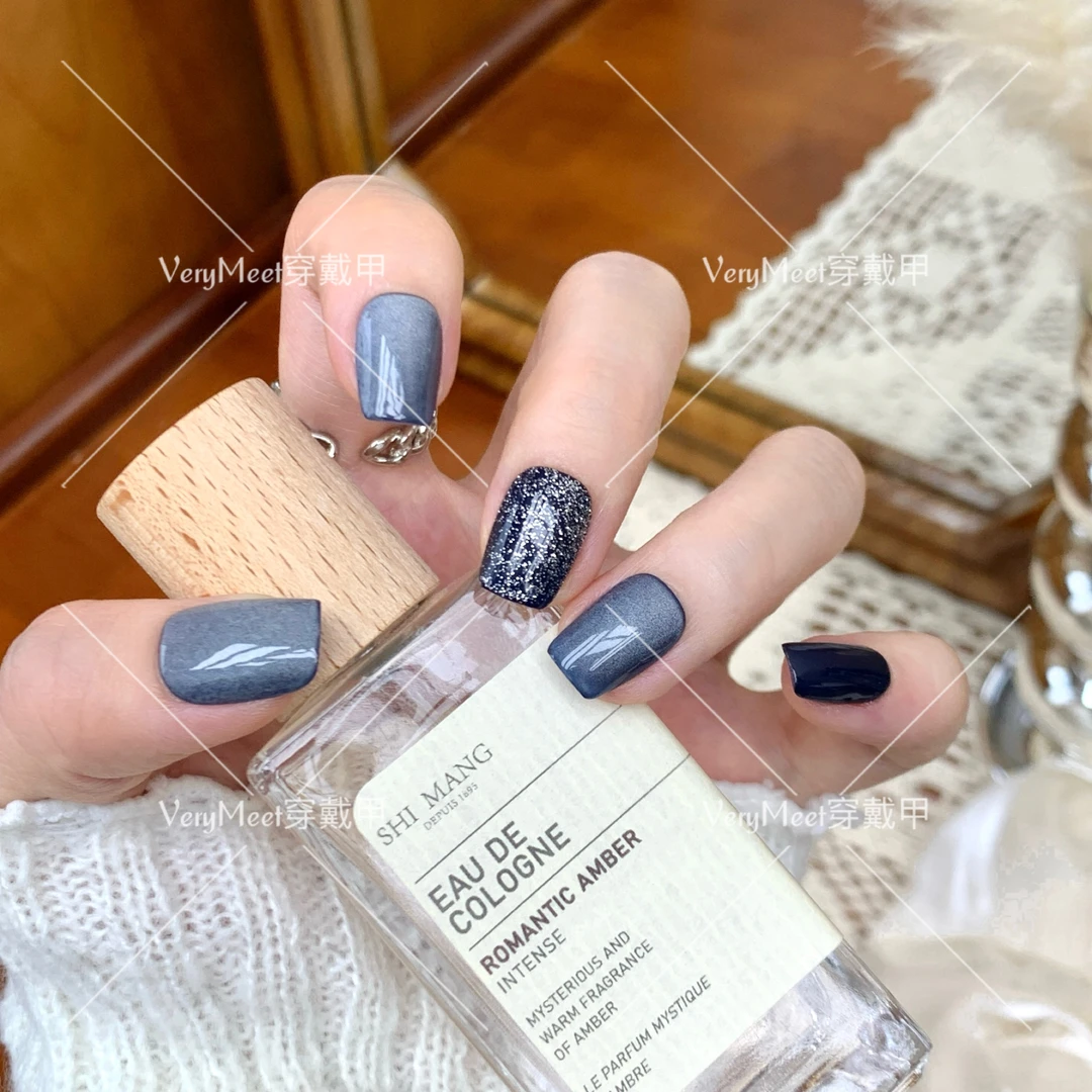 VeryMeet纯手工穿戴甲克莱因蓝显白拼色纯色高级基础百搭美甲50
