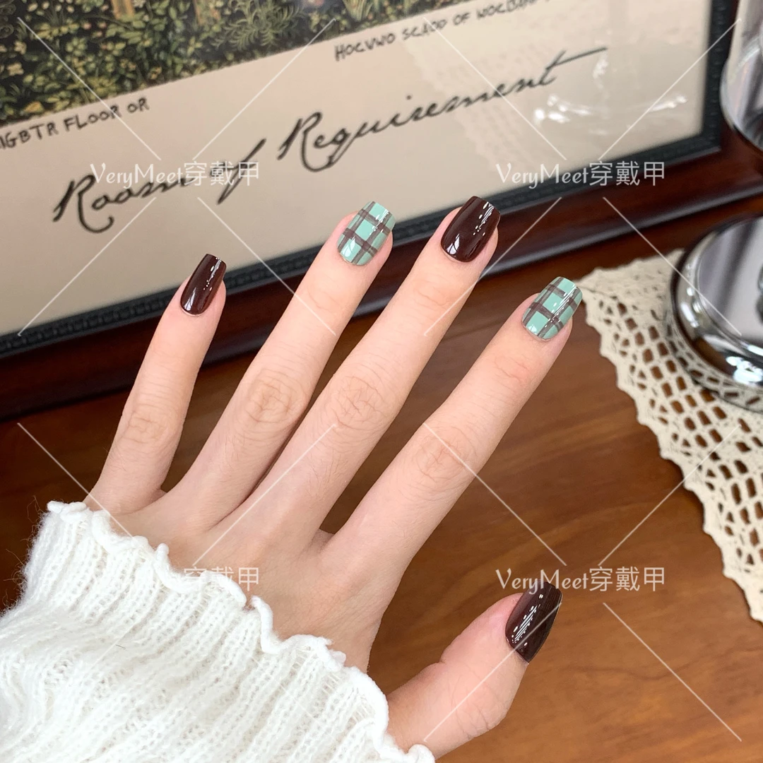 VeryMeet穿戴甲美拉德格子拼接短方简约基础百搭款田园风美甲069