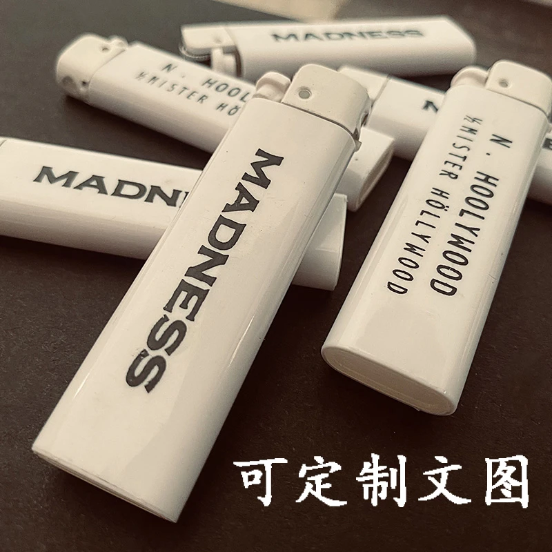 潮牌打火机余文乐MADNESS一次性砂轮国潮便携创意磨砂潮男可定制