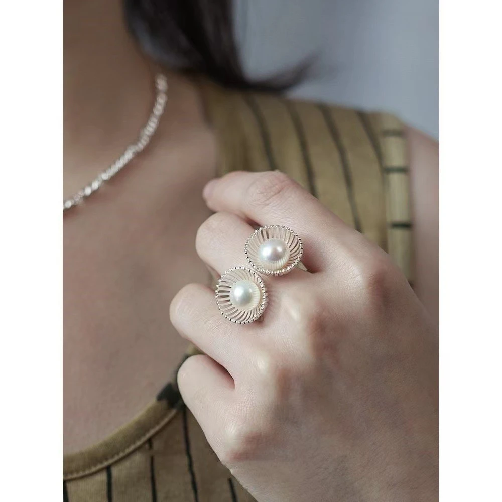 亿宏YIHONG 铜合金仿珍珠戒指 时尚气质花朵戒指原创设计法式指环