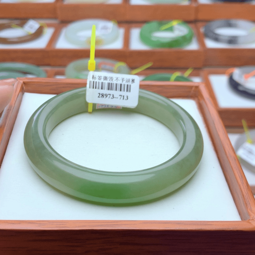 【闪购商品】和田玉手镯未镶嵌枫**步57+