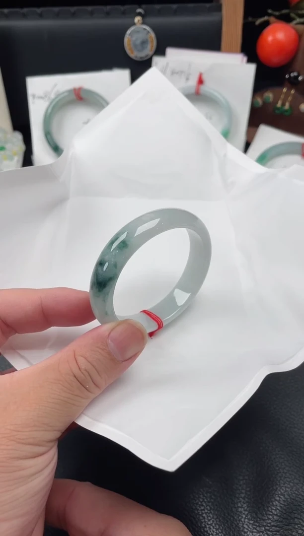 【闪购商品】翡翠手镯未镶嵌52贵妃