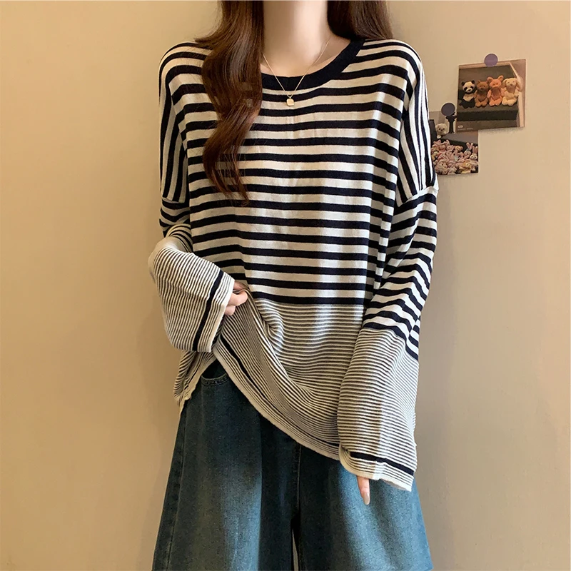 大码宽松慵懒风条纹长袖针织衫女春秋胖mm显瘦遮肚正肩上衣打底衫
