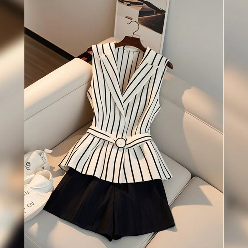 高级感梨型身材穿搭显瘦小众不撞款小个子条纹上衣短裤两件套装夏