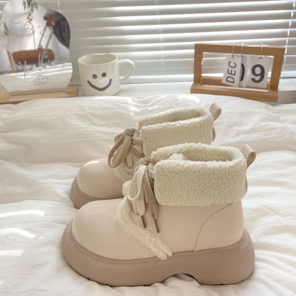 玛丽珍白色可爱加绒雪地靴女冬季保暖小个子厚底短筒马丁棉靴子