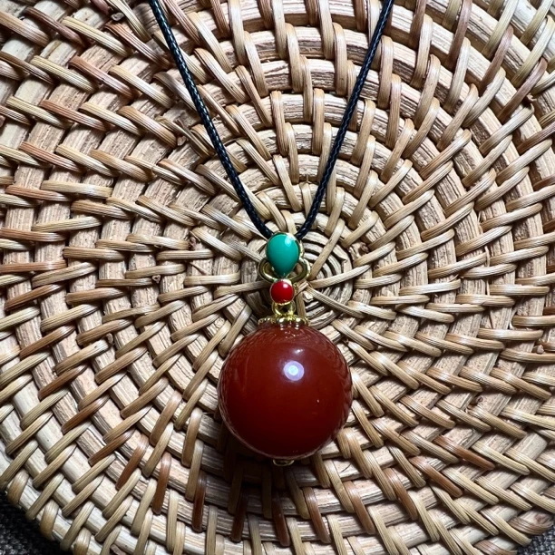 天然牛血红玛瑙卡卡20mm大转运珠吊坠