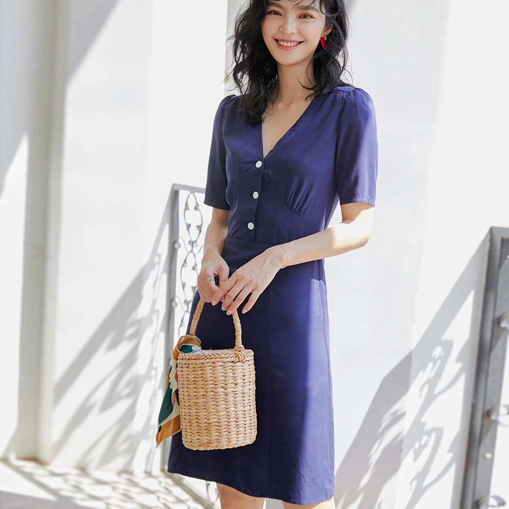 新款法式优雅蓝色气质很美复古V领高腰莫代尔肤透气连衣裙8237