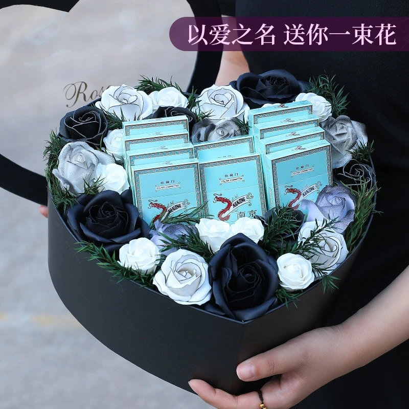 2024七夕男生礼选高档DIY创意爱心透窗香烟礼盒包装新款送男友礼