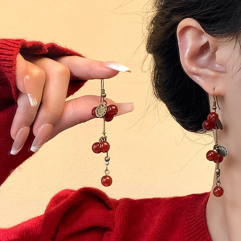 中国风独特设计红果子耳环女高级感长款流苏耳坠复古新年喜庆耳饰