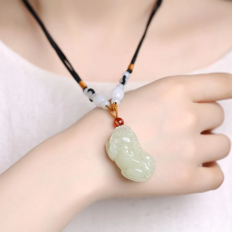 天然和田玉貔貅吊坠男女同款挂件玉坠项链男款情侣女款挂坠精雕