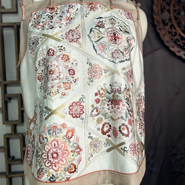 十三太保宝相花苏绣马甲