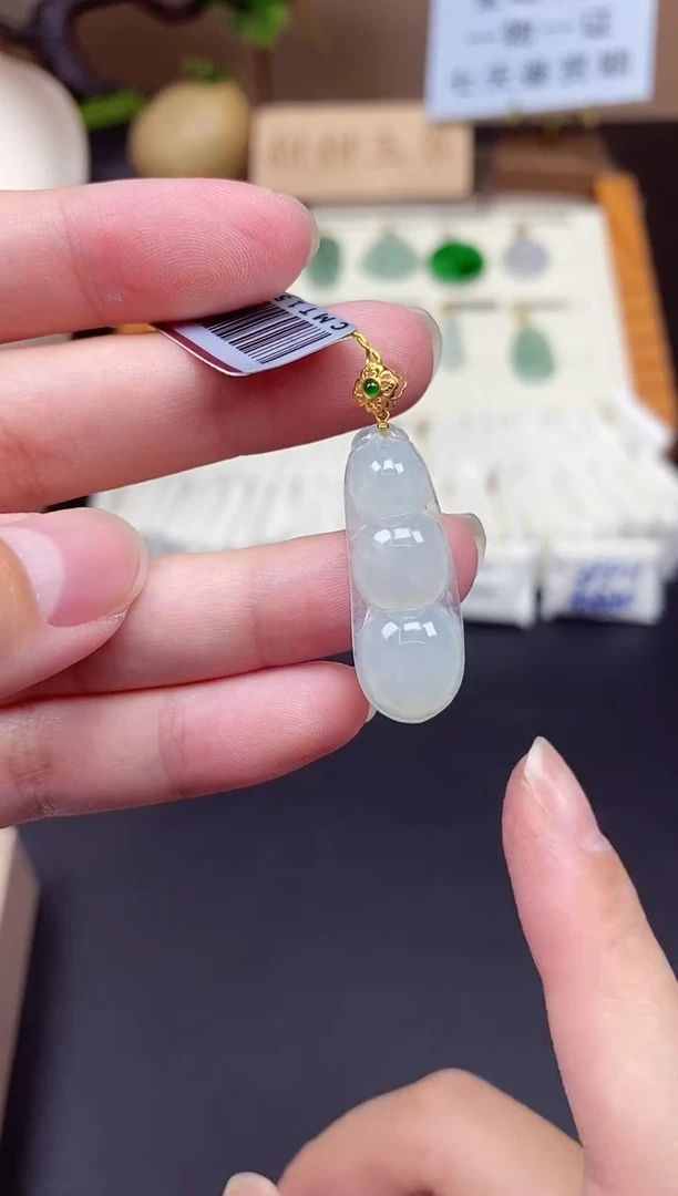 【闪购商品】翡翠挂件18K金镶嵌金扣福豆多人@@CMT