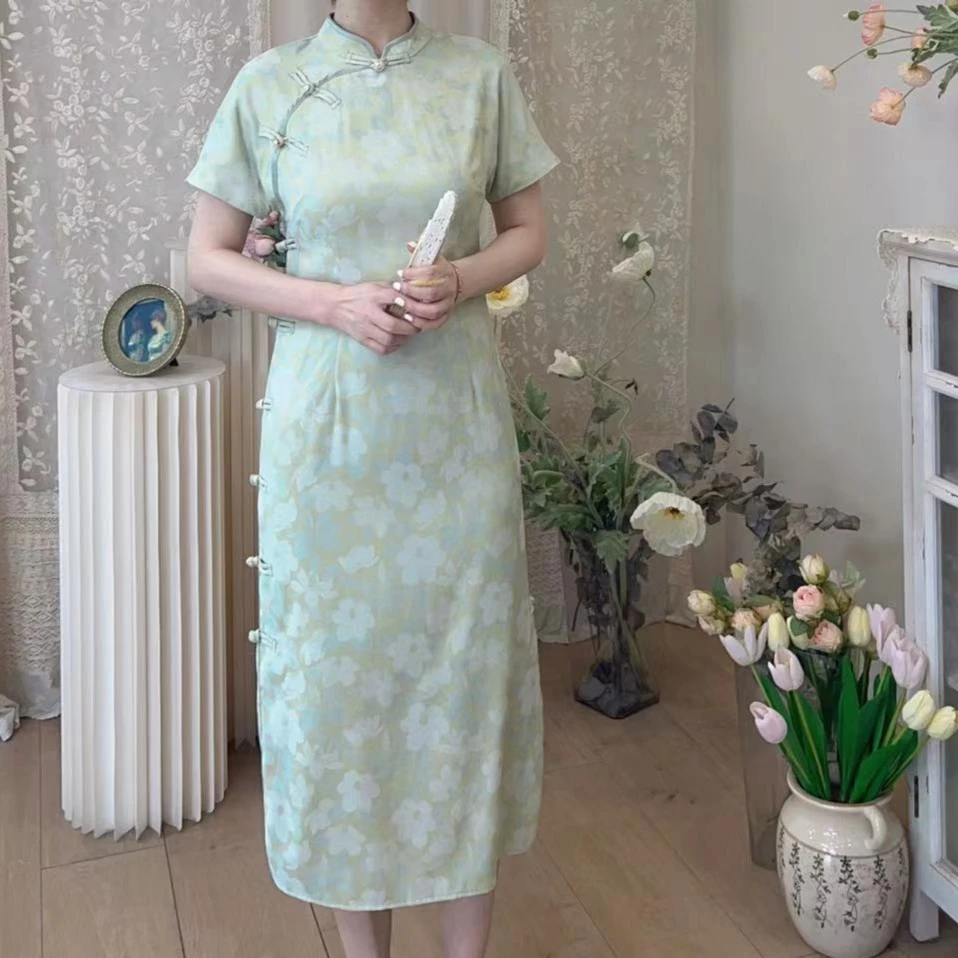 蕾英俊-清-绿色连衣裙