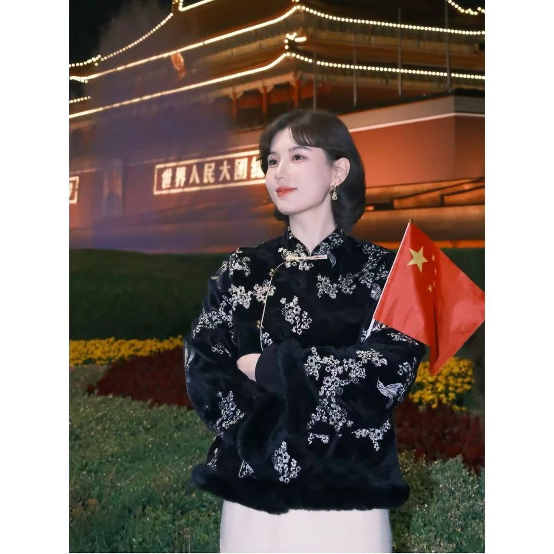 蕾英俊-绘诗鸢-冬季国风刺绣温柔气质黑色丝绒外套+半裙-JF5531