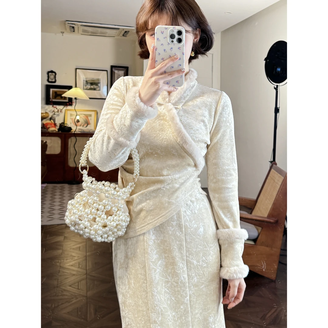 蕾英俊-雪笺-冬季国风压花V领修身上衣+高腰压花鱼尾半裙-JF5631