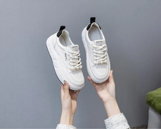 23678大码女鞋40-43码新款小白鞋