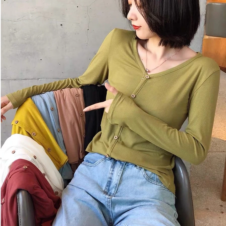 洋气百搭立体装饰扣长袖T恤 V领纯色韩版春秋外穿上衣